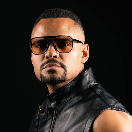 Mohombi annonce "H.I (Human Intelligence)", un album qui célèbre l'humain